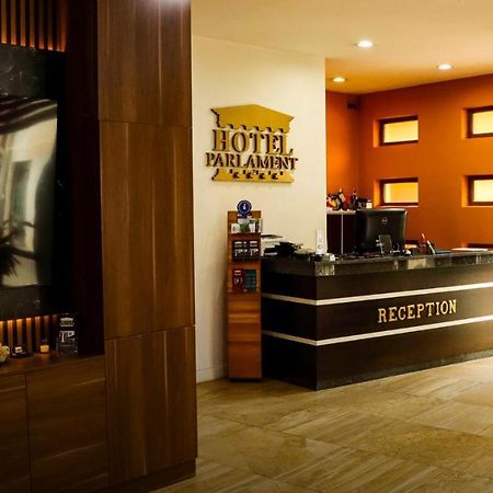 Hotel Parlament プリシュティナ エクステリア 写真