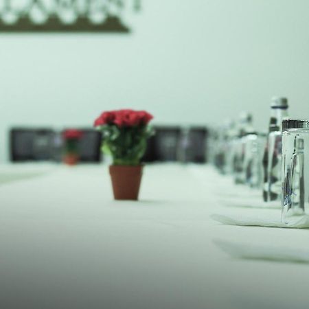Hotel Parlament プリシュティナ エクステリア 写真