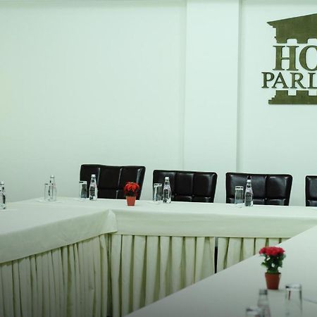 Hotel Parlament プリシュティナ エクステリア 写真