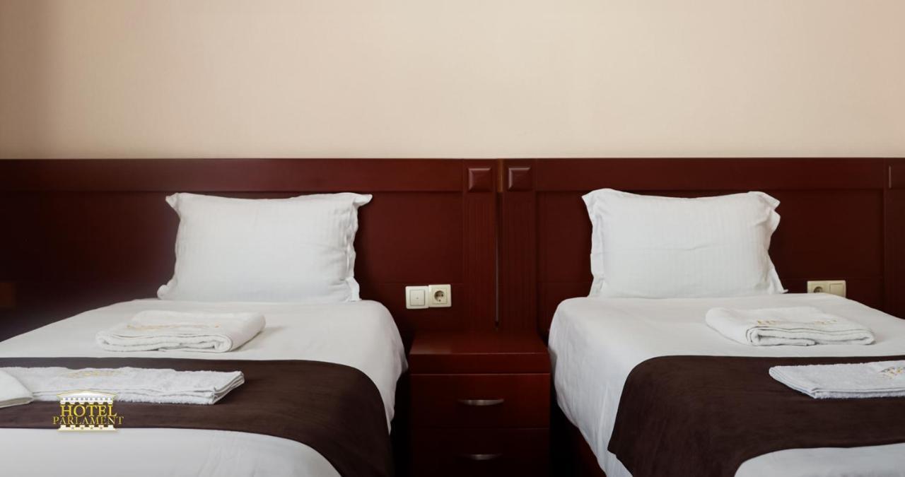 Hotel Parlament プリシュティナ エクステリア 写真