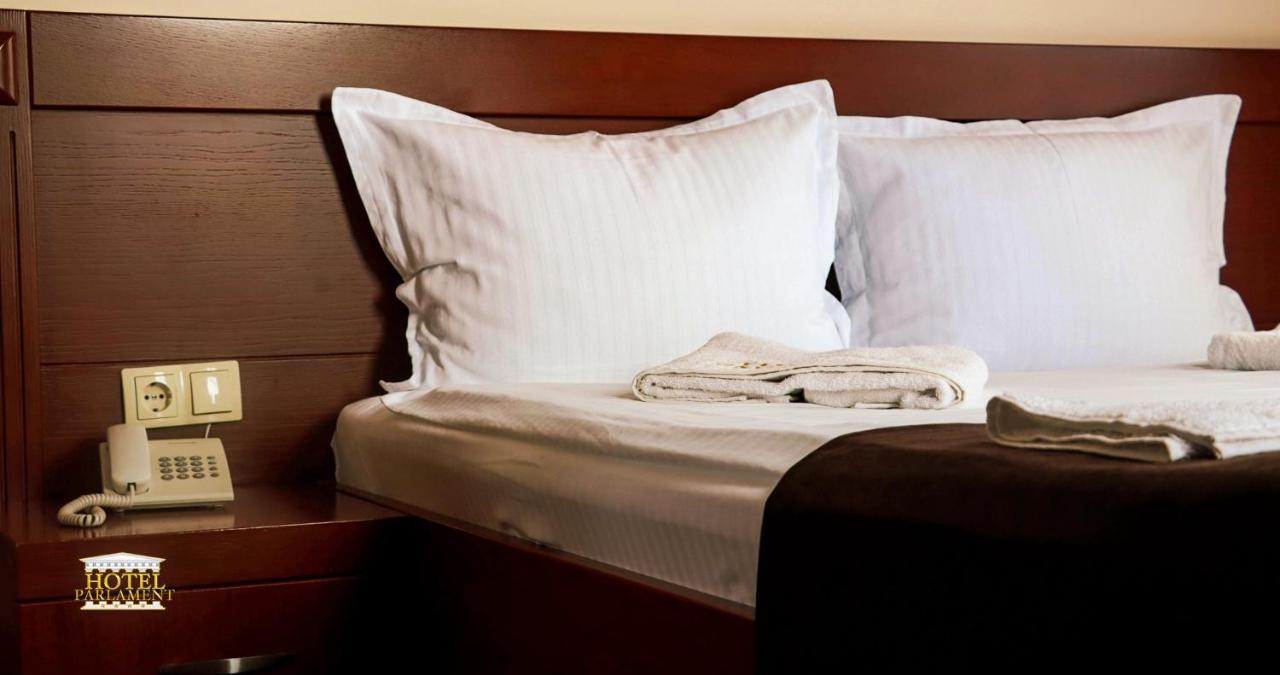 Hotel Parlament プリシュティナ エクステリア 写真
