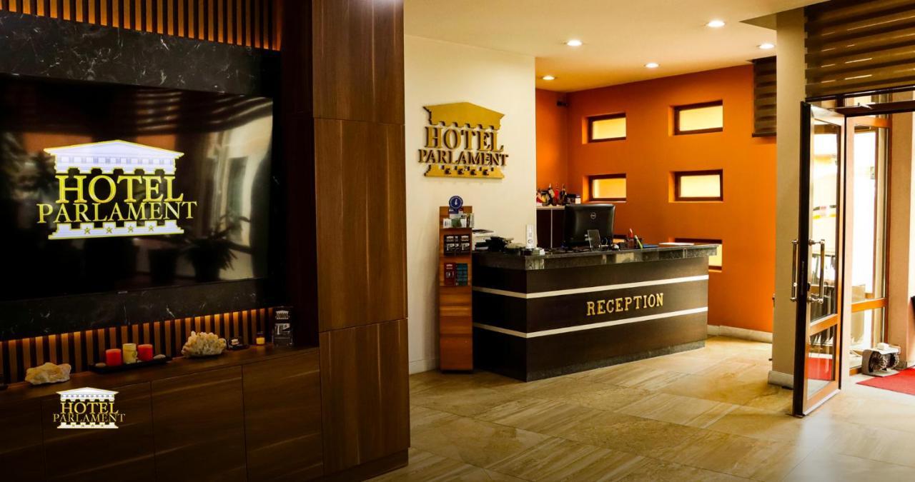 Hotel Parlament プリシュティナ エクステリア 写真