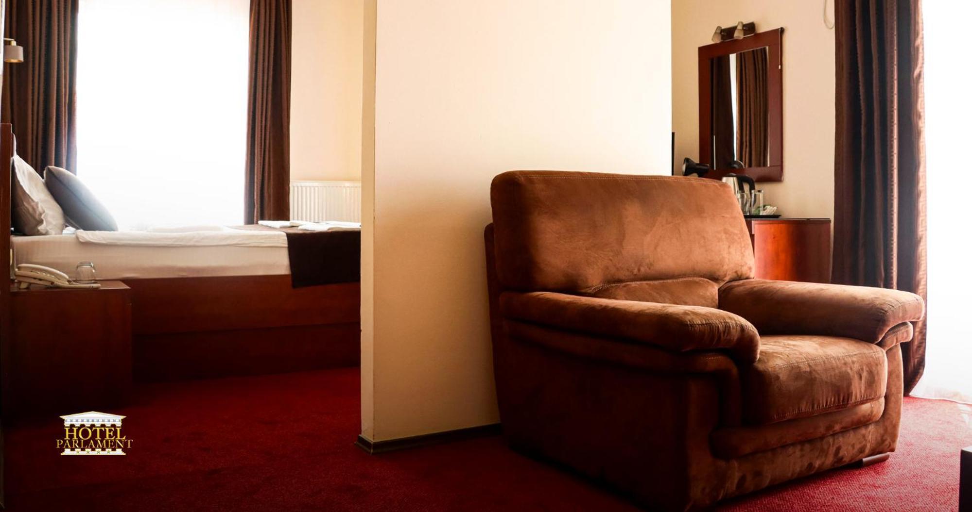 Hotel Parlament プリシュティナ エクステリア 写真