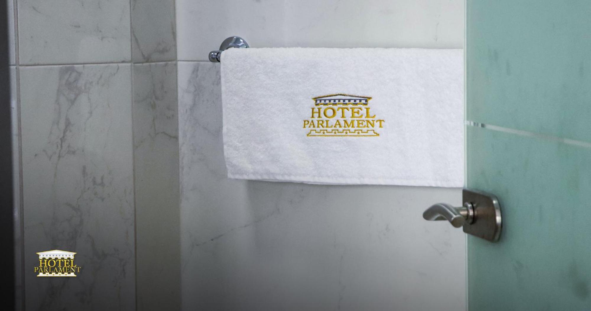 Hotel Parlament プリシュティナ エクステリア 写真