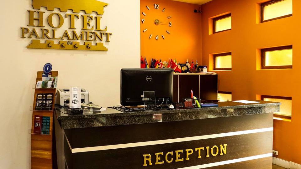 Hotel Parlament プリシュティナ エクステリア 写真