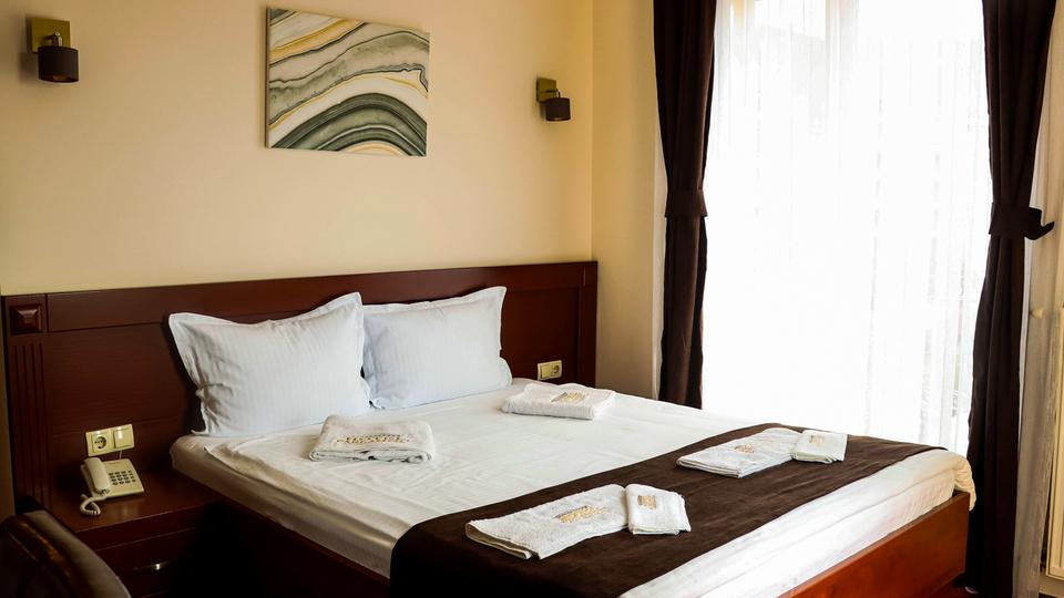 Hotel Parlament プリシュティナ エクステリア 写真