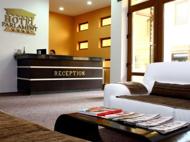 Hotel Parlament プリシュティナ エクステリア 写真