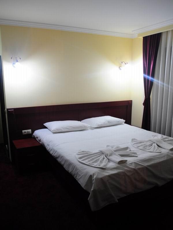 Hotel Parlament プリシュティナ エクステリア 写真